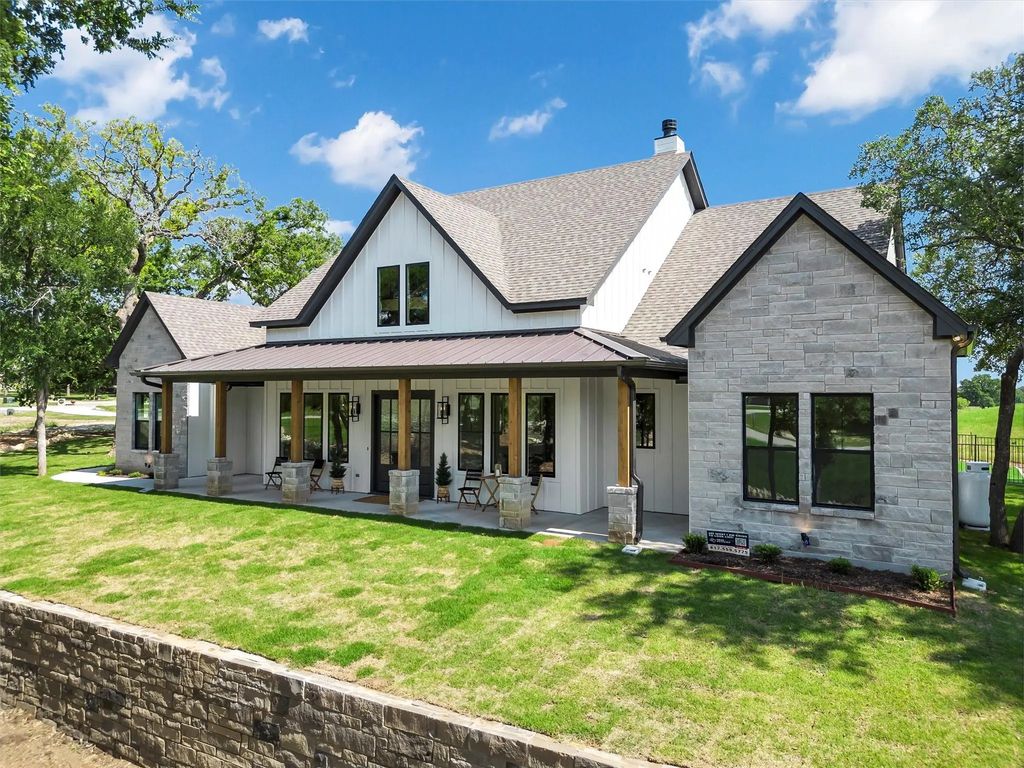 9001 Emma Court, Granbury