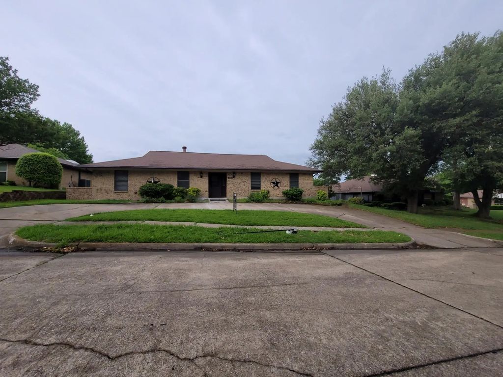 110 La Fawn Circle, Garland