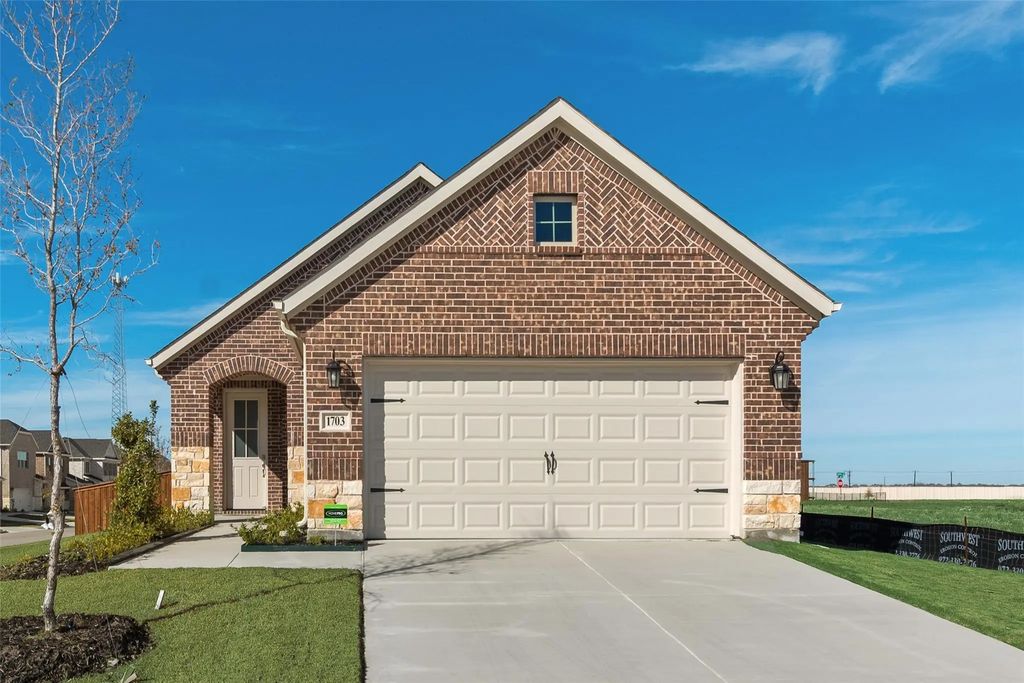 1703 Sandy Pond, Forney