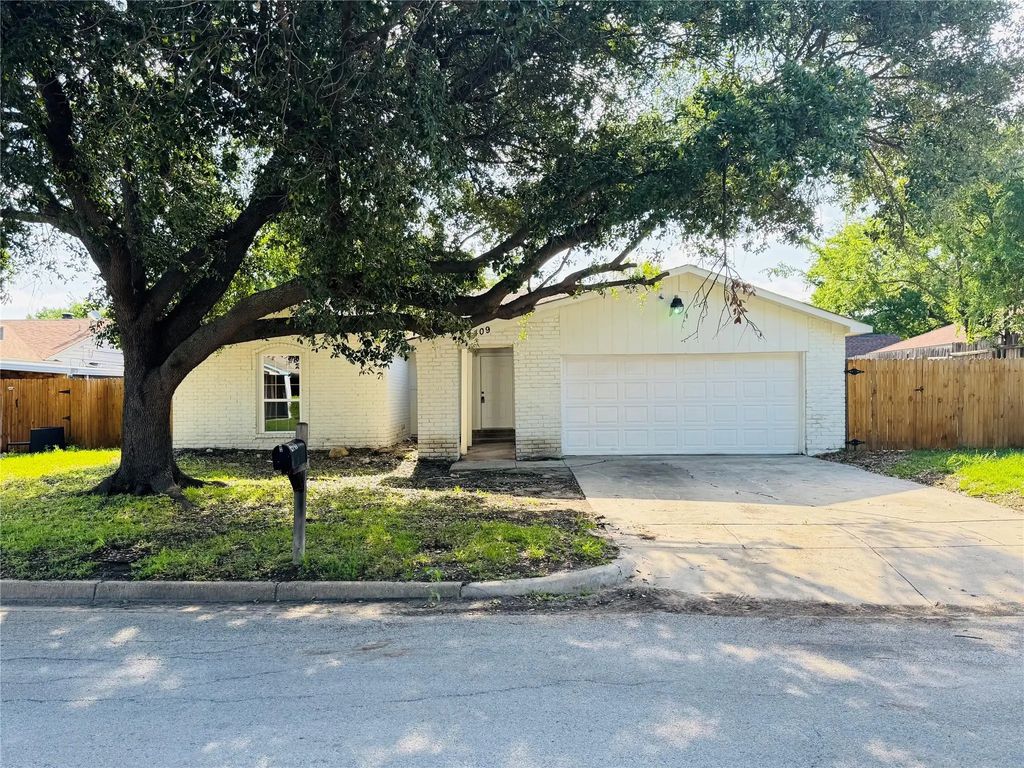 409 Bodart Lane, Fort Worth