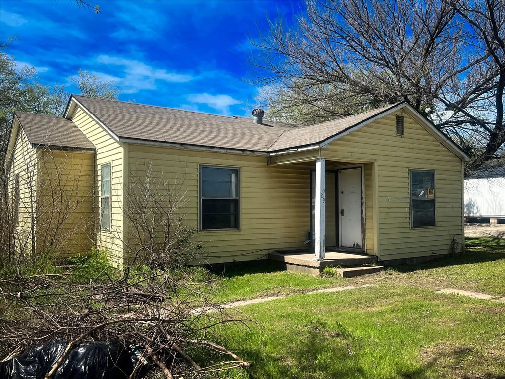 509 Henderson, Jacksboro
