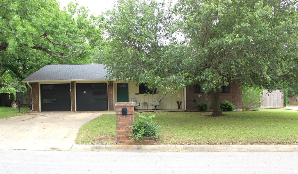 2580 Phelps Street, Stephenville