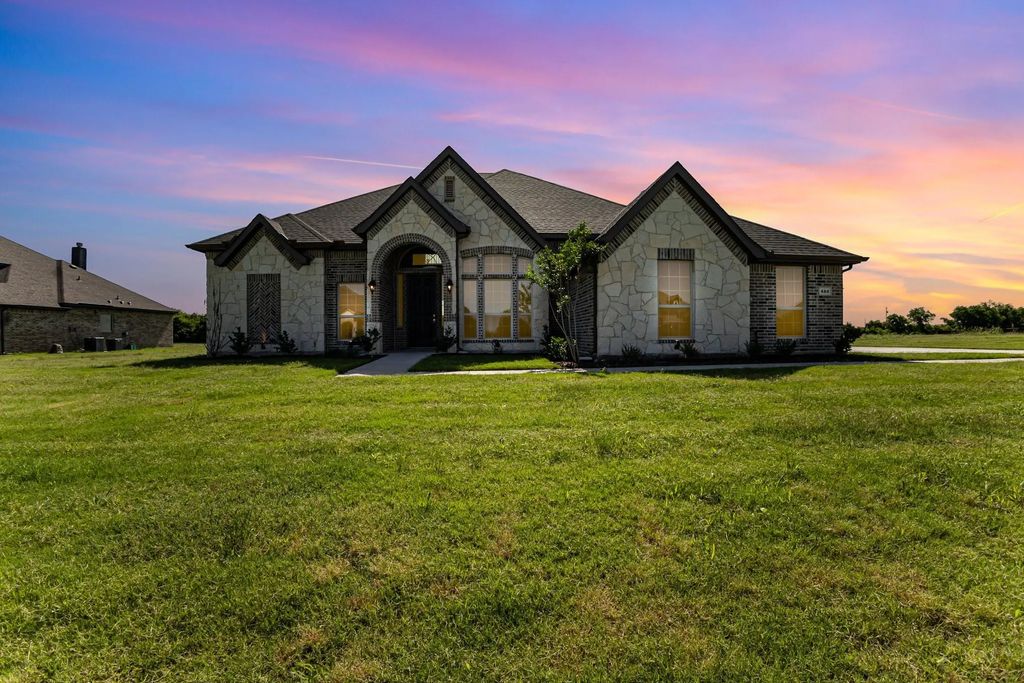 660 Wales Court, Waxahachie