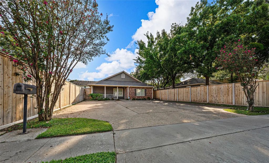2011 S 8th Street, Waco