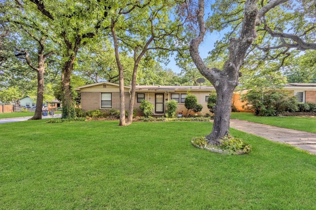 6324 Woodbine Drive, Fort Worth