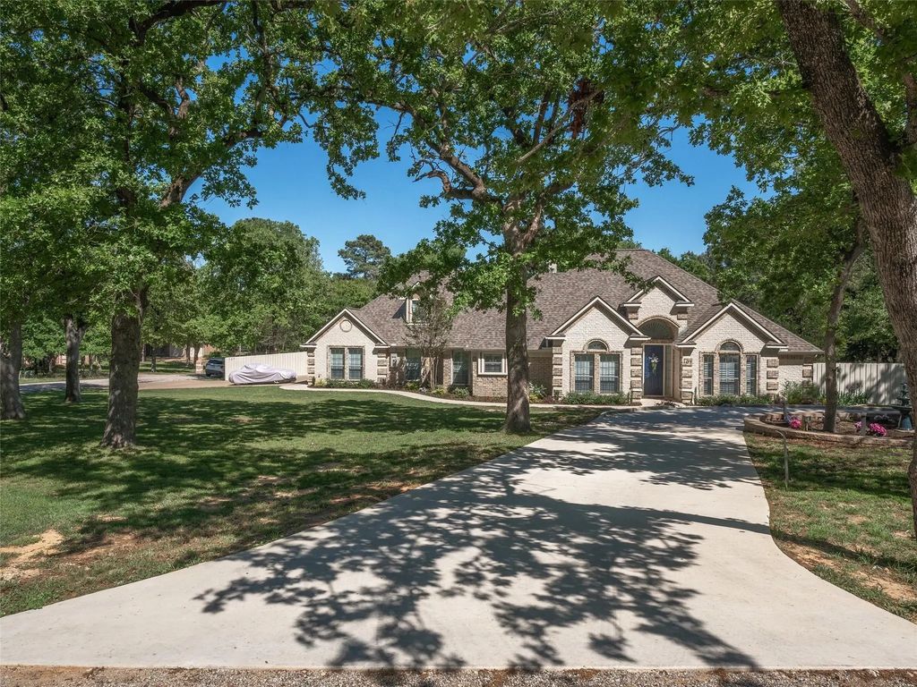 107 County Road 2317, Mineola