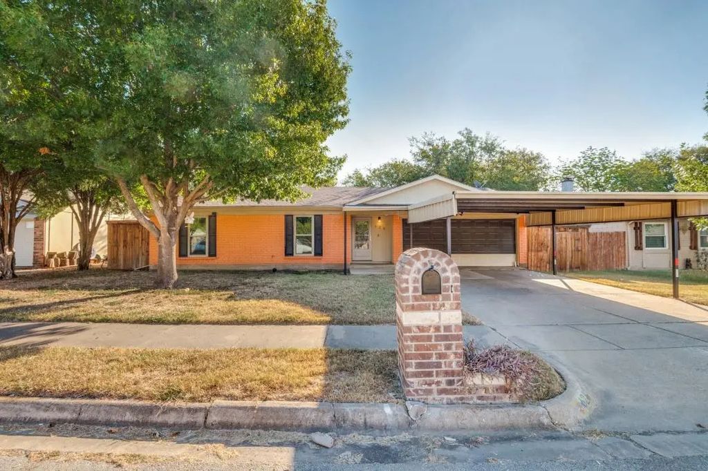 628 Thompson Street, Everman