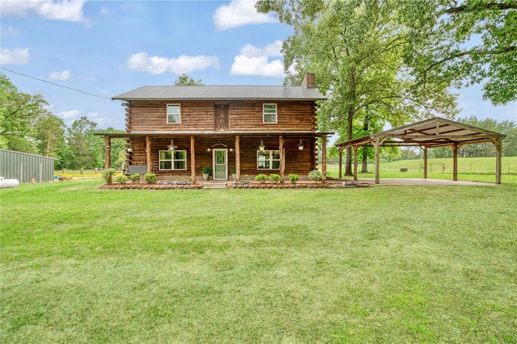 1105 County Road 1420, Bogata