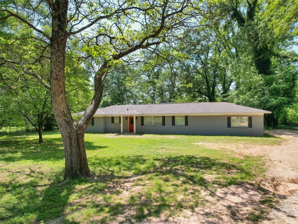1137 Fm 2985, Hughes Springs
