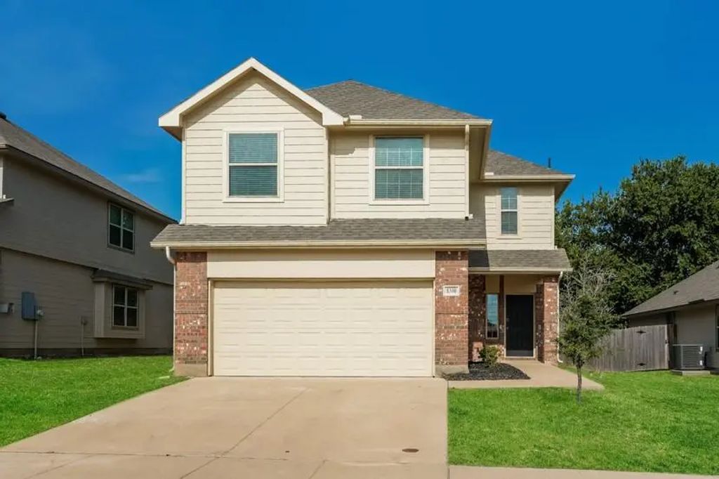 8300 Runner Oak Lane, Fort Worth