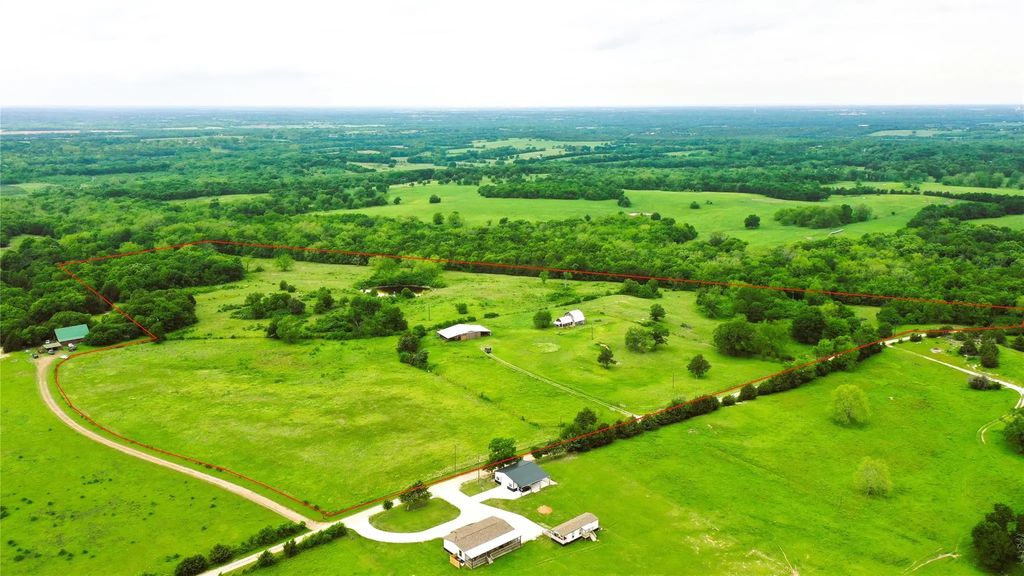1601 County Road 3106, Bonham
