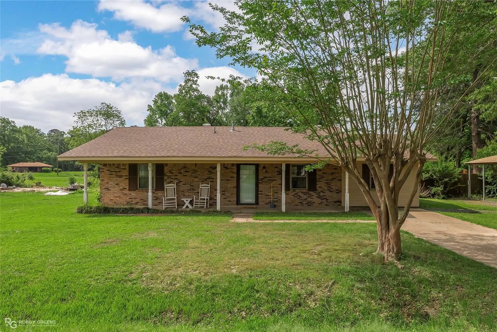 905 College Street, Doyline
