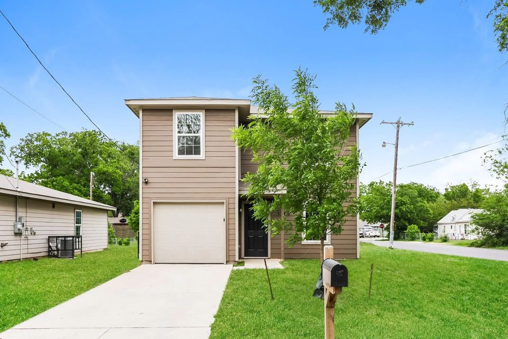 1300 N Brazos Avenue, Cleburne