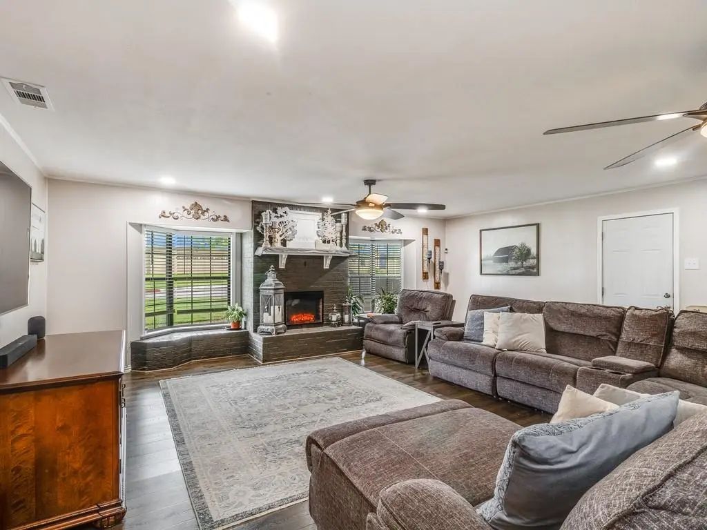 217 W Grady Street, Blooming Grove