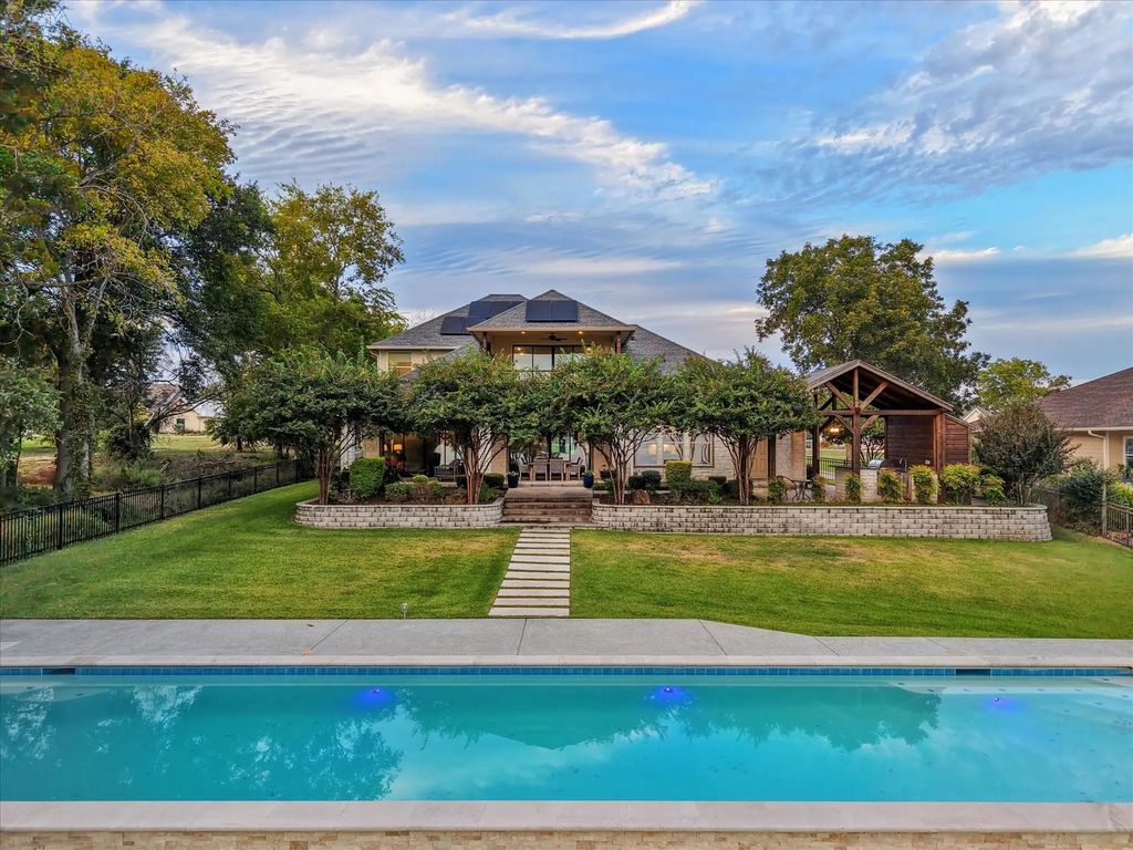 1140 The Shores Drive, Corsicana