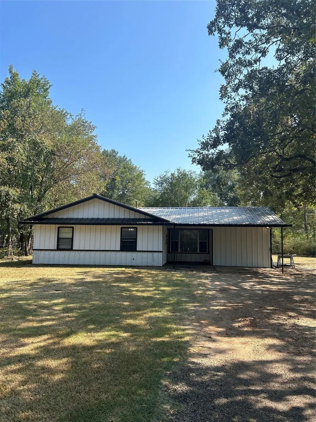 111 Circle Drive, Bogata