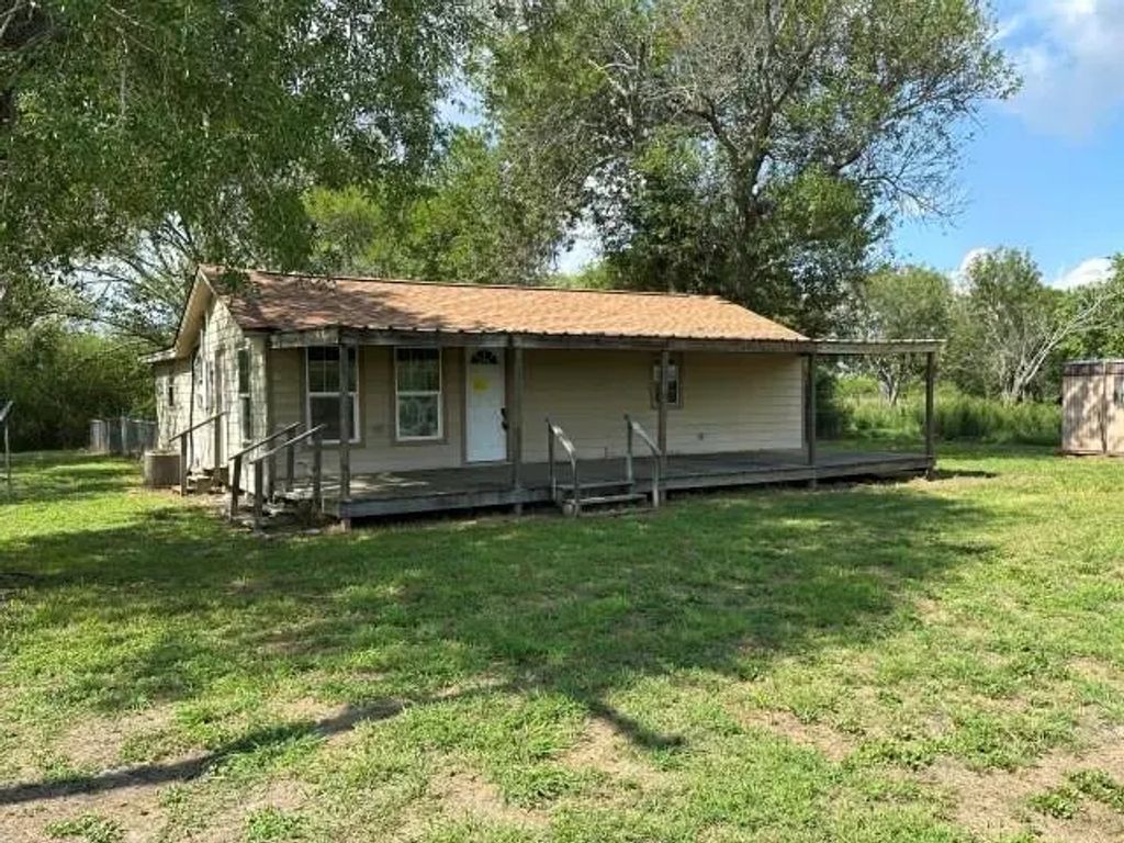 15666 Fm 1686, Victoria