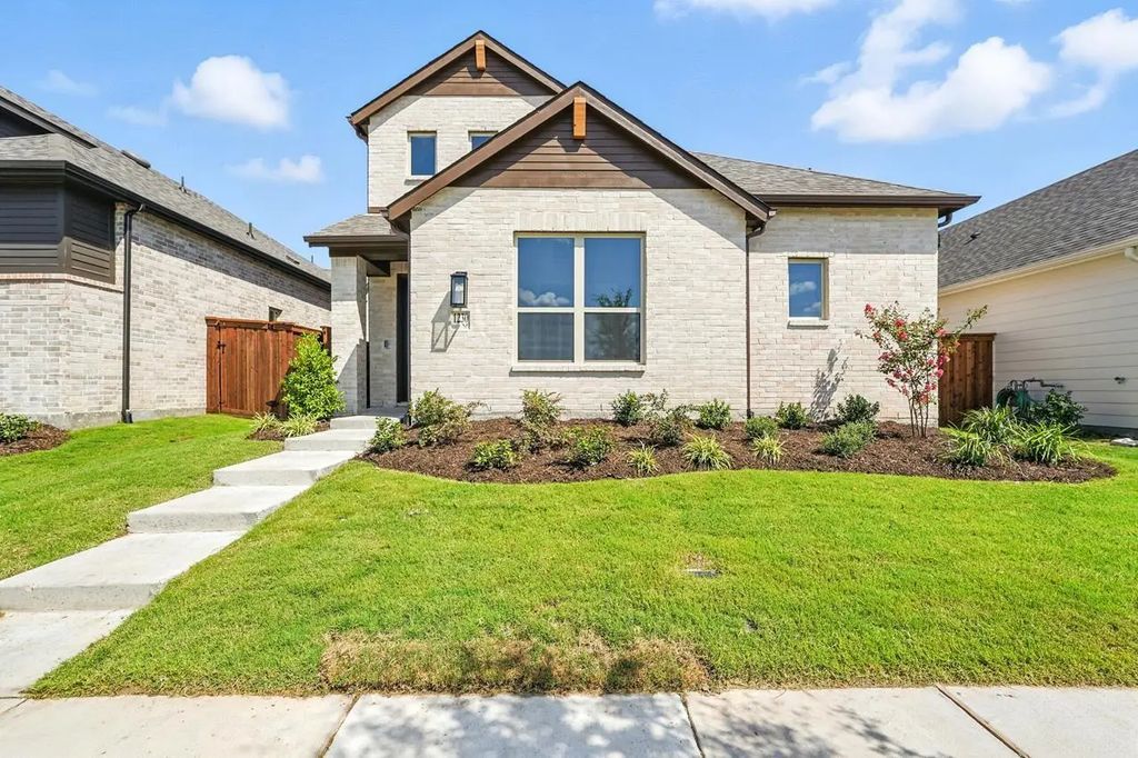 1230 Falls Rush Way, Royse City