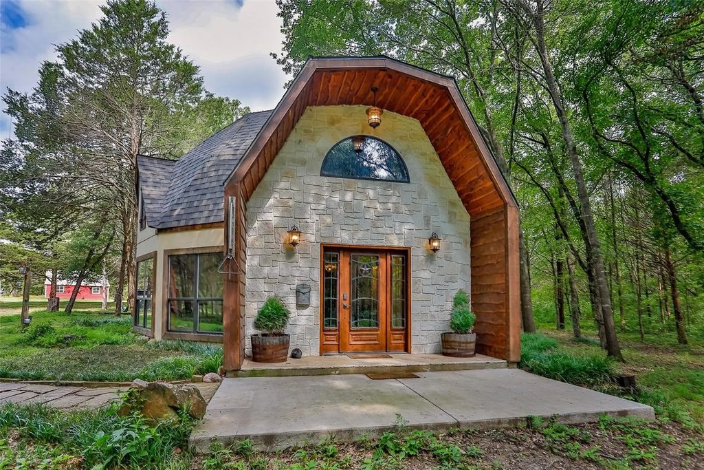 2237 County Road 1135, Ravenna