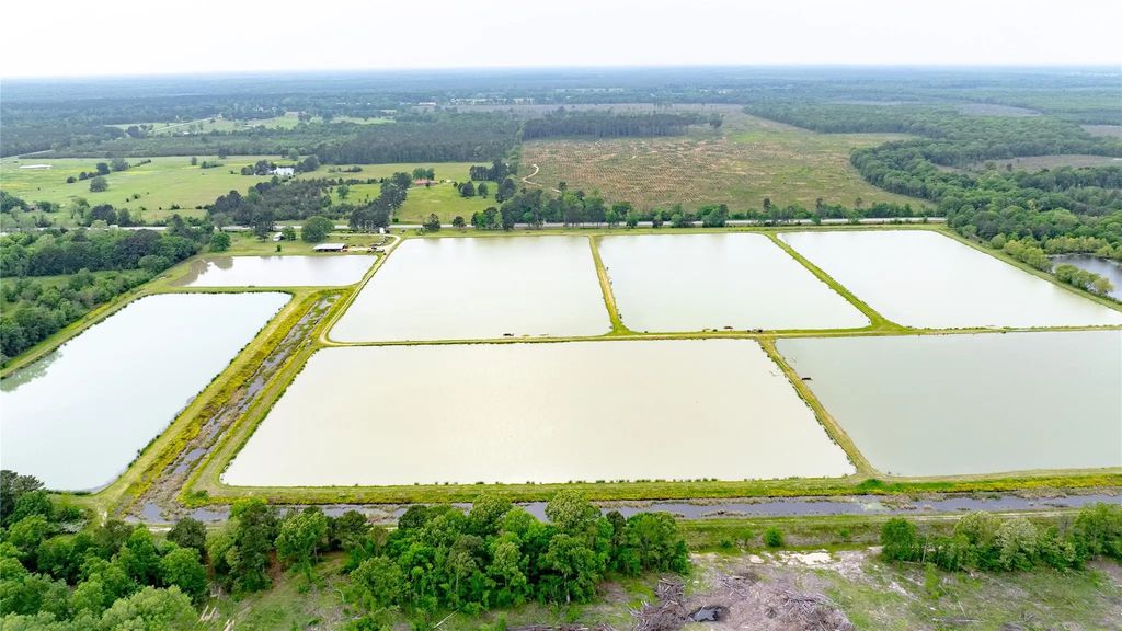 9822 N Highway 37, Clarksville