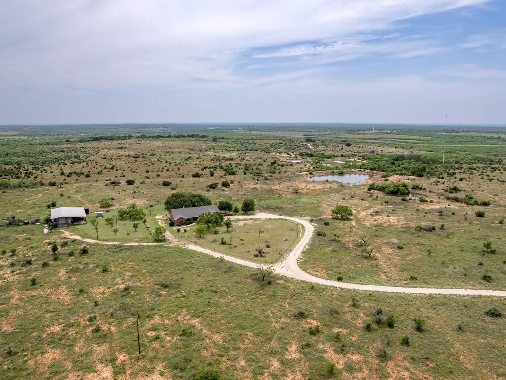 563 County Road 409, Talpa