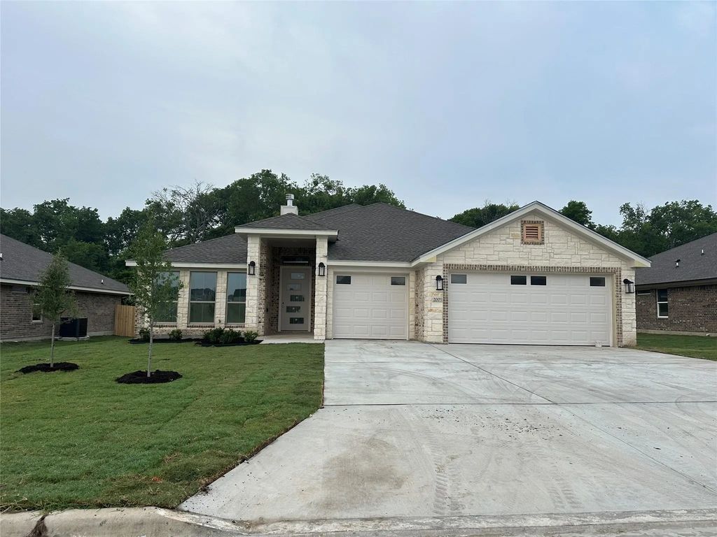 2005 Edna Lane, Troy