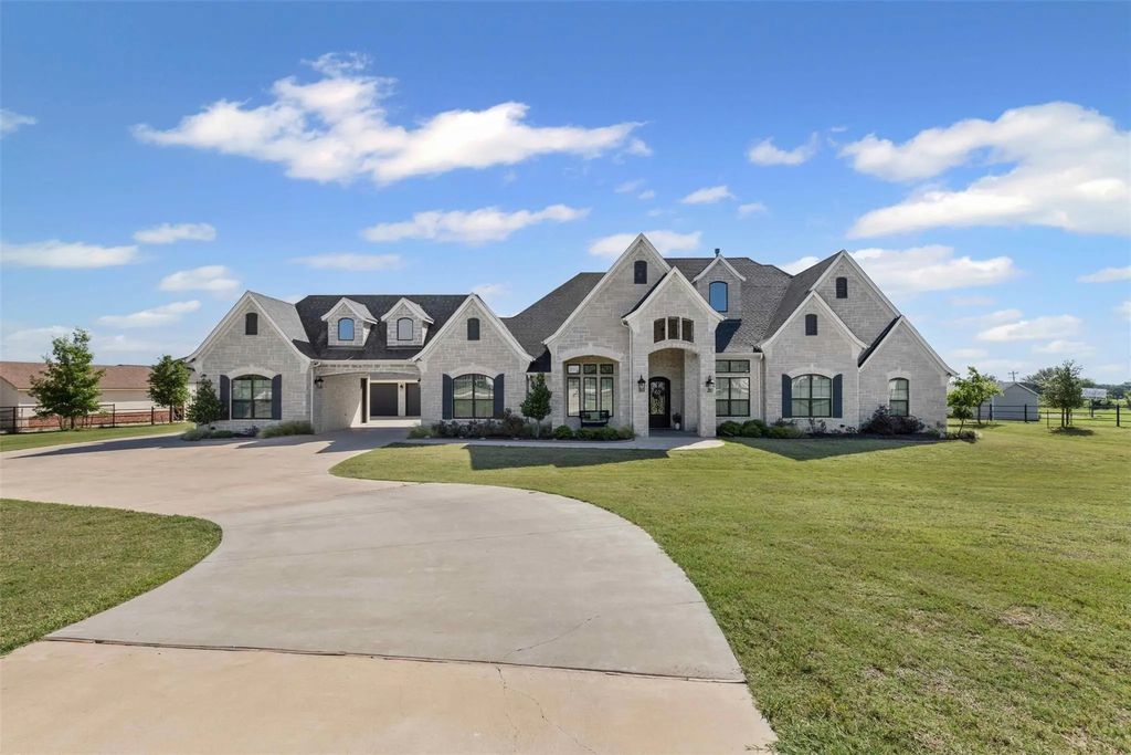 2201 Summerlin Court, Granbury