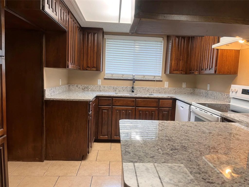 1054 Alicia Lane, Lancaster