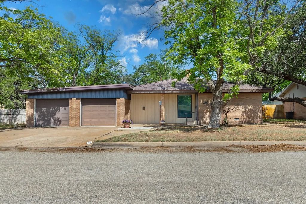 2009 S China Street, Brady