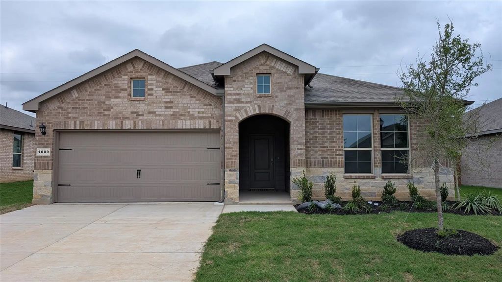 1009 Traction Trail, Cleburne
