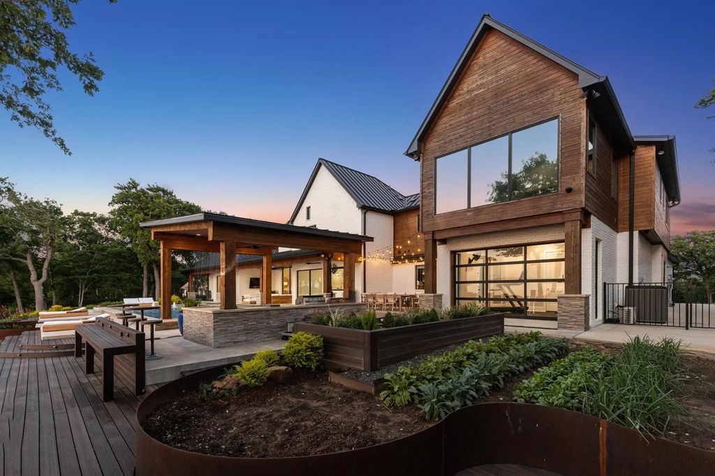 1210 Emerald Sound Boulevard, Oak Point