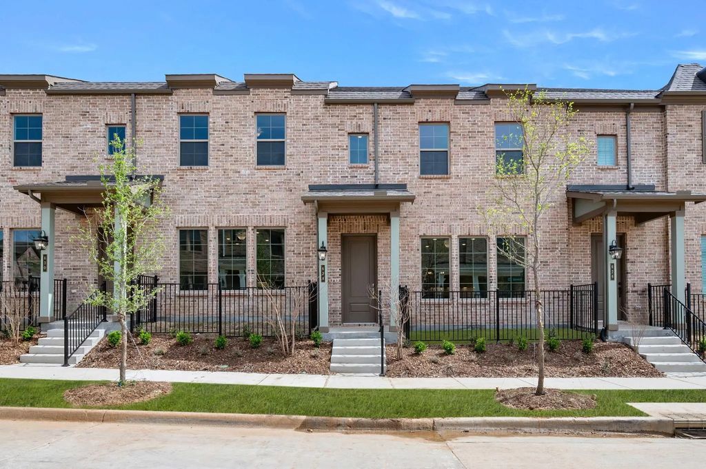 628 Redwood Way, Mansfield