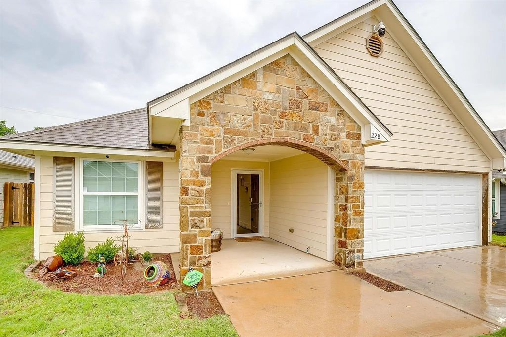 228 Lovers Path Drive, Springtown