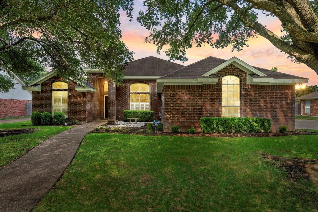 1405 Fossil Ridge, Waco
