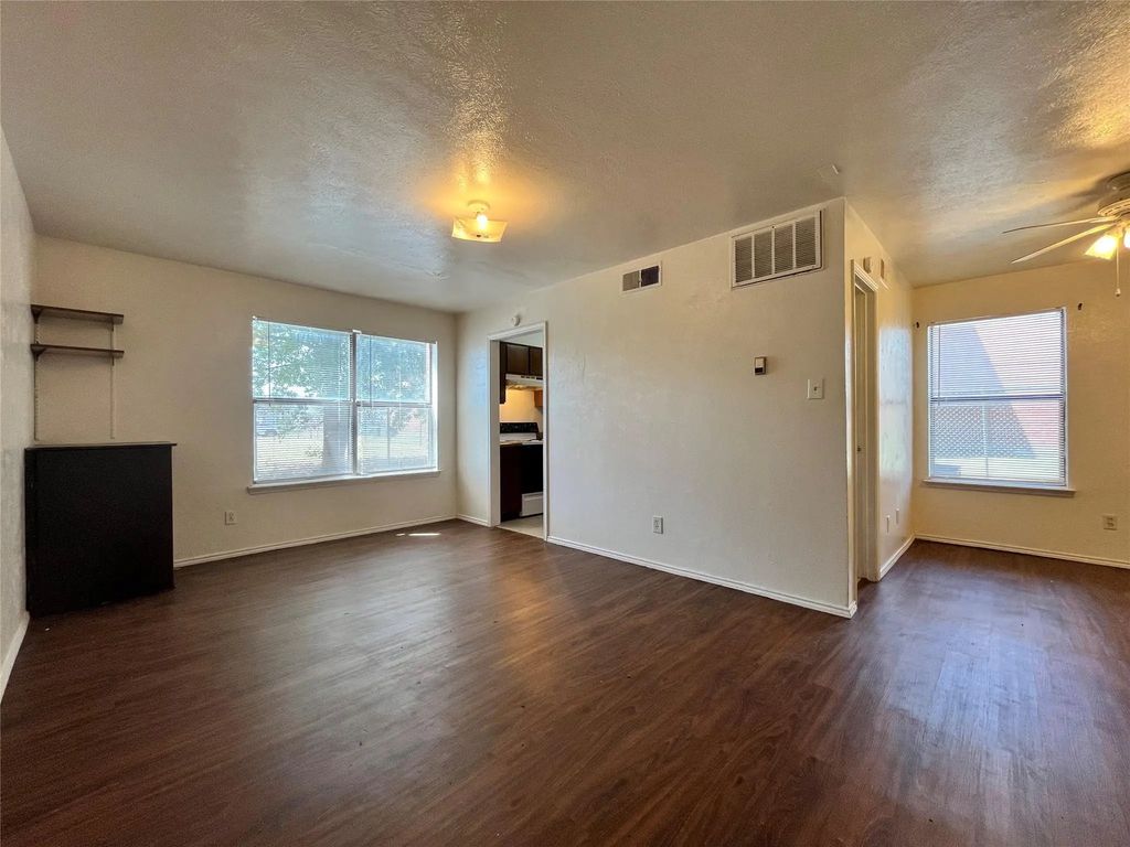 2526 W Prairie Street 107, Denton
