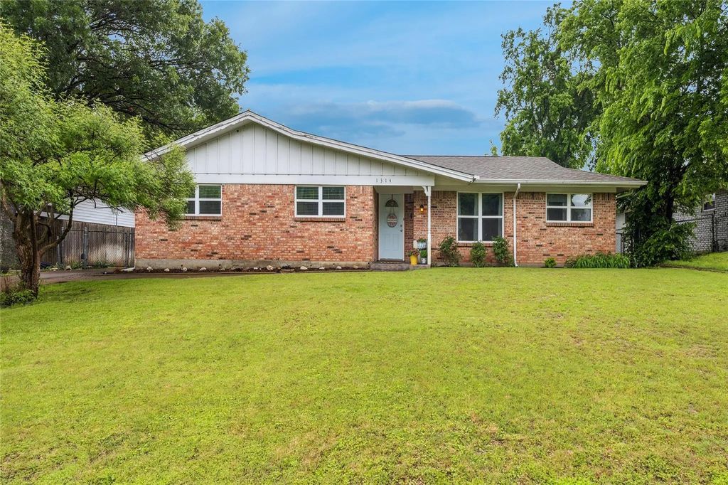 1314 Mildred Lane, Benbrook