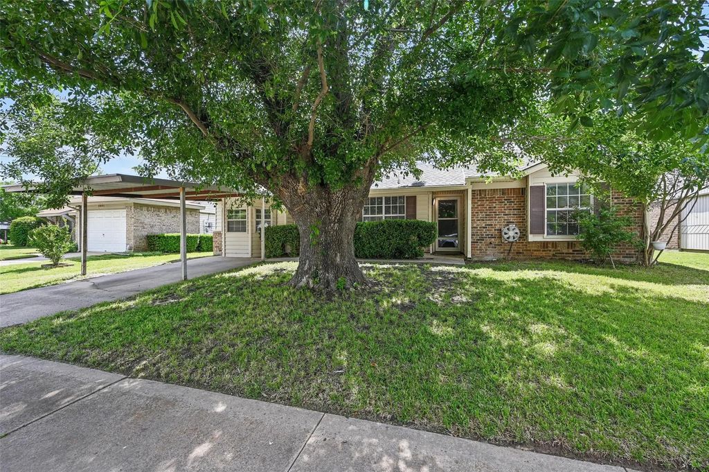 5605 Santa Fe Trail, Haltom City