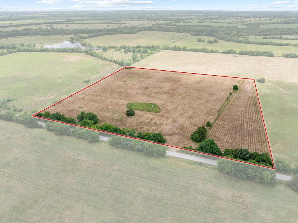 8486 County Road 1019, Wolfe City