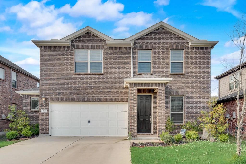 1816 Tomahawk Trail, Aubrey