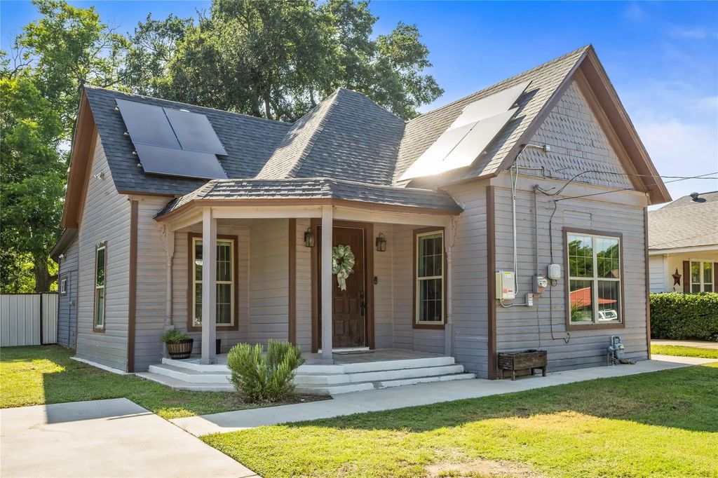 741 N Robinson Street, Cleburne