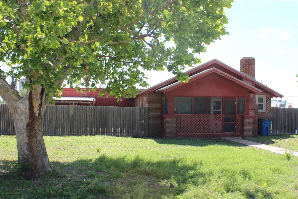 260 S Munday Avenue, Munday