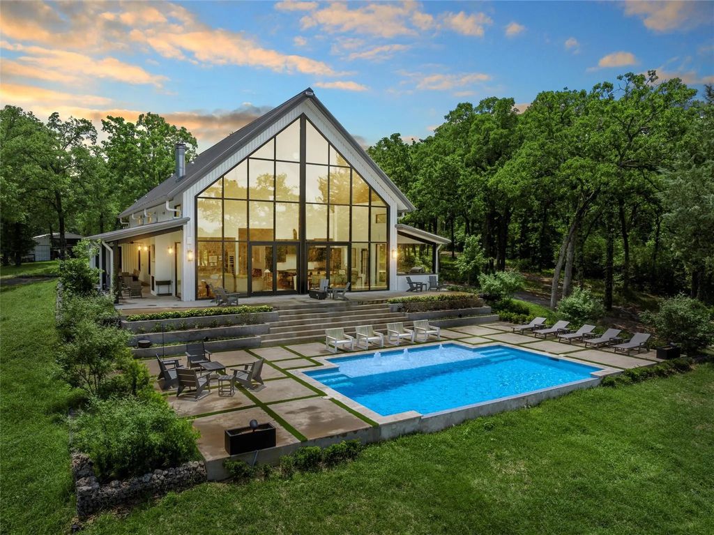 18404 County Road 264, Oakwood