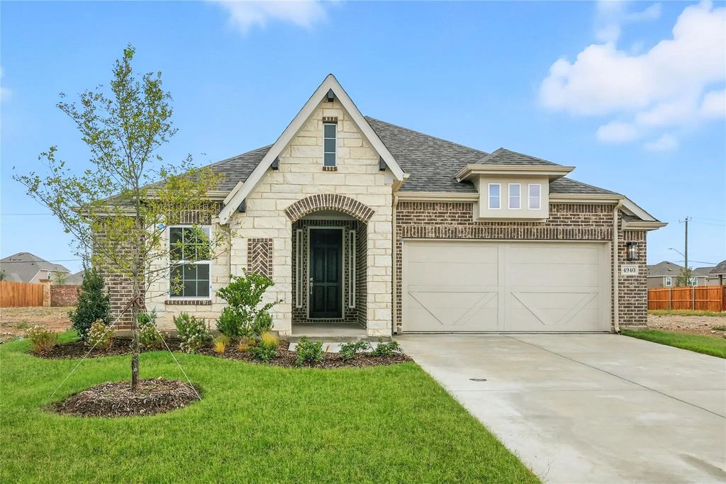 4940 Hitching Post Drive, Fort Worth