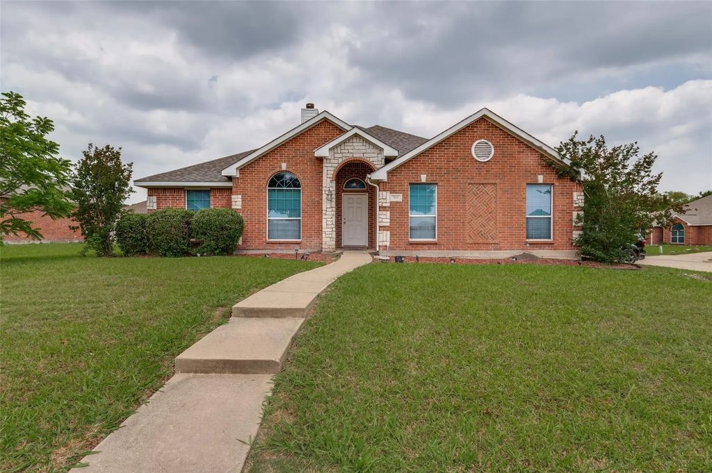 223 Troy Lane, Red Oak