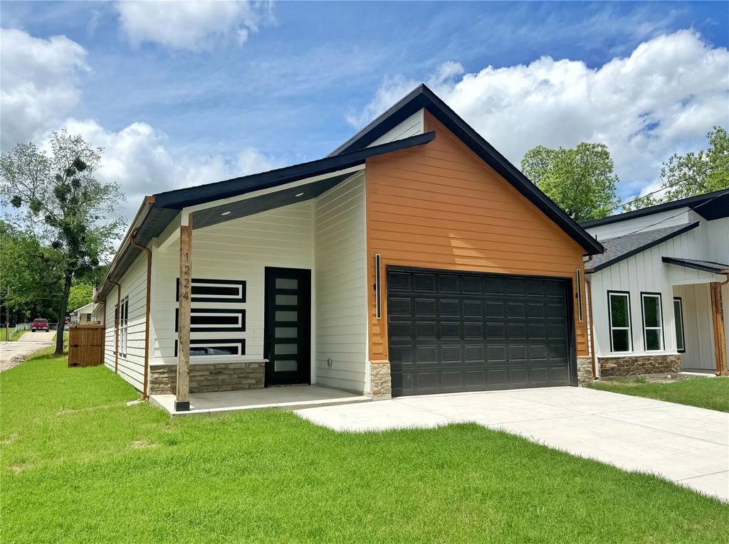 1224 Saint John, Greenville