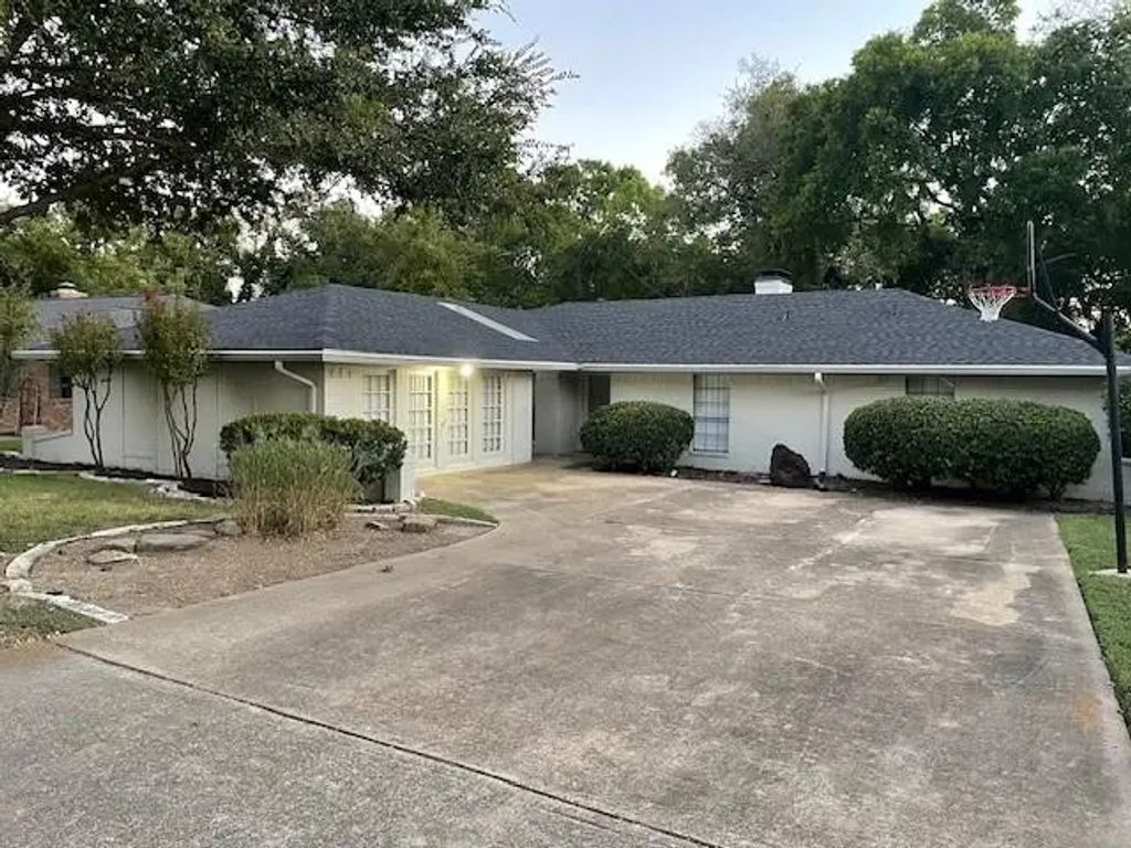 1942 S Lakeshore, Rockwall