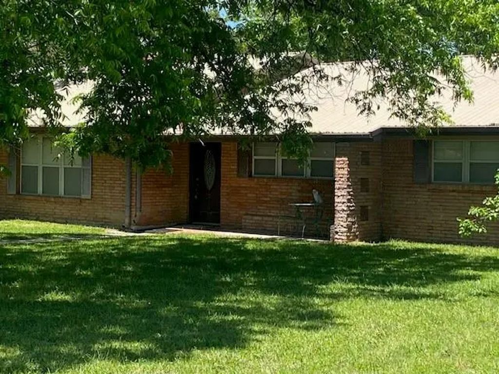 117 E Cypress Street, Cross Plains