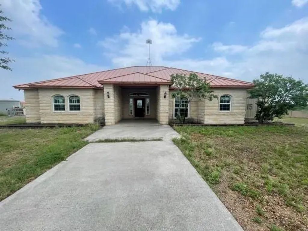 7448 N Us Highway 281, Orange Grove
