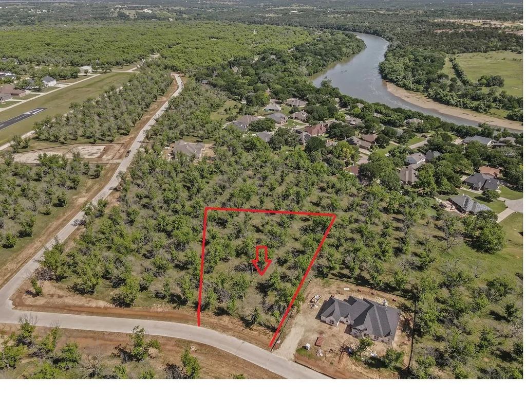 1006 E Landings Road N, Granbury