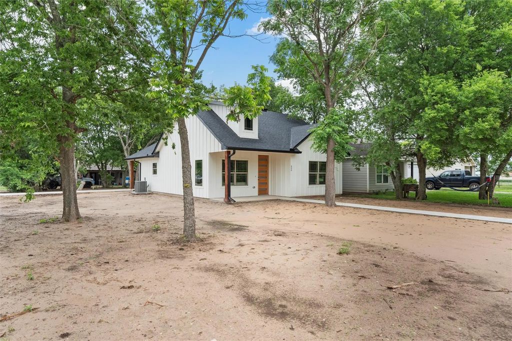 600 Arthur Street, McGregor